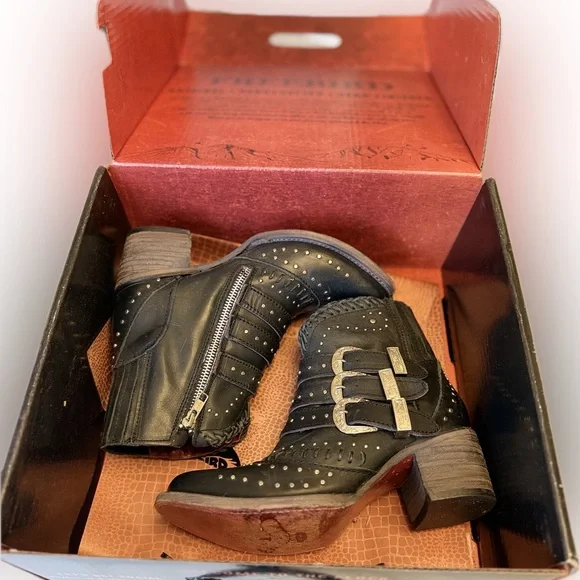 Freebird Savana Black and Brown Studded Ankle Boots MINT in Box women's 7